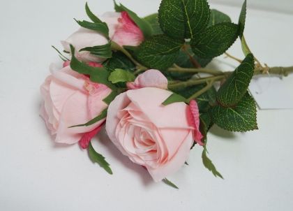 Букет розови рози