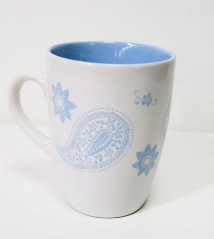 Керамична чаша със сини орнаменти