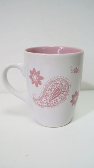 Керамична чаша с розови орнаменти