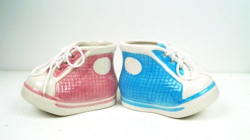 Керамична кашпа бебешка обувка/розова или синя/