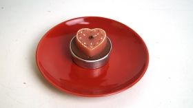 Керамична червена чиния