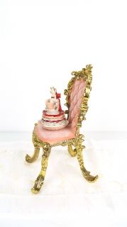 Фигура трон с мишка и чашки "Кармен"