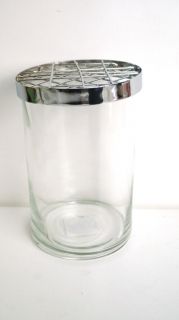Стъклена ваза с метален капак