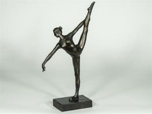 Статуетка на гимнастичка