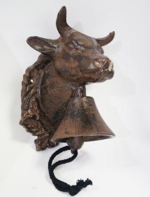 Чугунена камбана за врата с бик