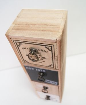 Дървено шкафче 4ка с метален обков