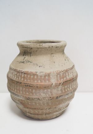 Керамична оребрена ваза м.