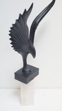Статуетка черен орел 