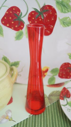 Стъклена ваза червена