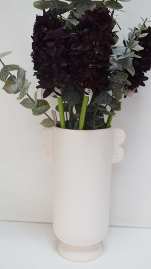 Керамична ваза с уши бяла
