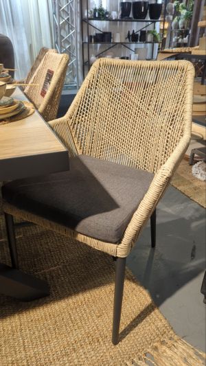 Стол ратан бежов / сив  с текстилна възглавница