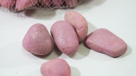 Речни камъни в розово -1 кг