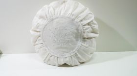 Памучна калъфка с орнаменти бяла-кръг