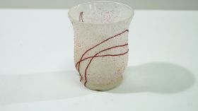 Свещник захаросана чашка с червен кант