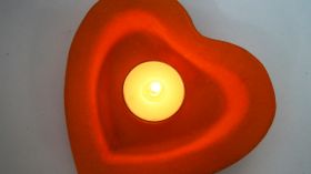 Подложка за свещ оранжево сърце