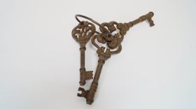 Decorative set of metal keys