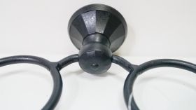 Metal stand for glasses