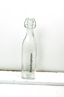 Стъклена бутилка с тапа