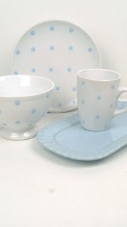 Керамична чиния със сини точки